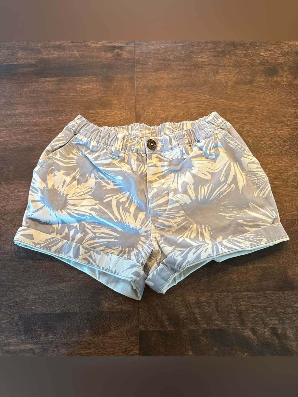 Chubbies Light Gray Blue and White Floral 4” Shorts